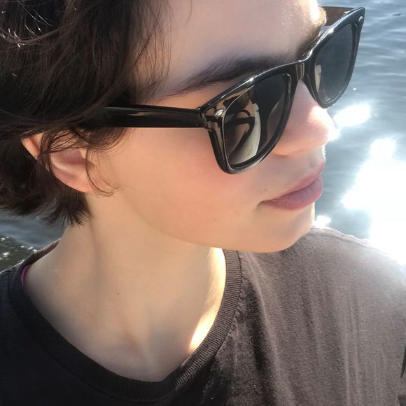 Meet your Posher, Olivia - Picture 1 of 1